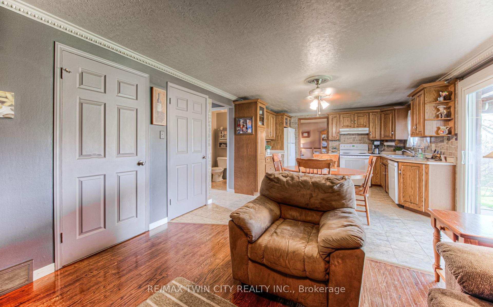 Photo 12 of 76 Newbury Drive, Kitchener — HOMEH