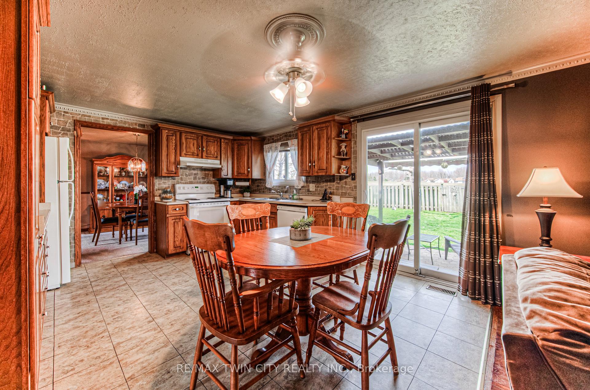 Photo 13 of 76 Newbury Drive, Kitchener — HOMEH
