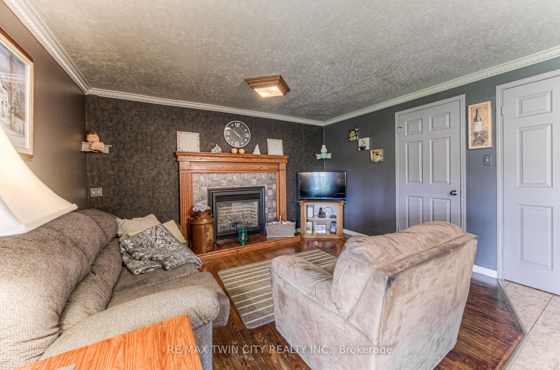 Photo 14 of 76 Newbury Drive, Kitchener — HOMEH