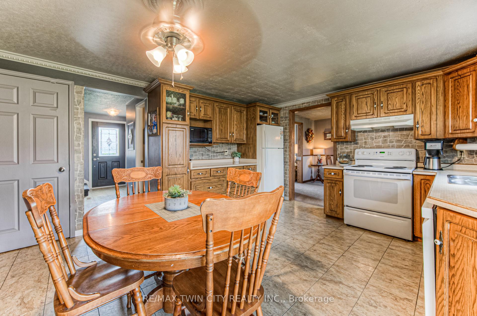 Photo 15 of 76 Newbury Drive, Kitchener — HOMEH
