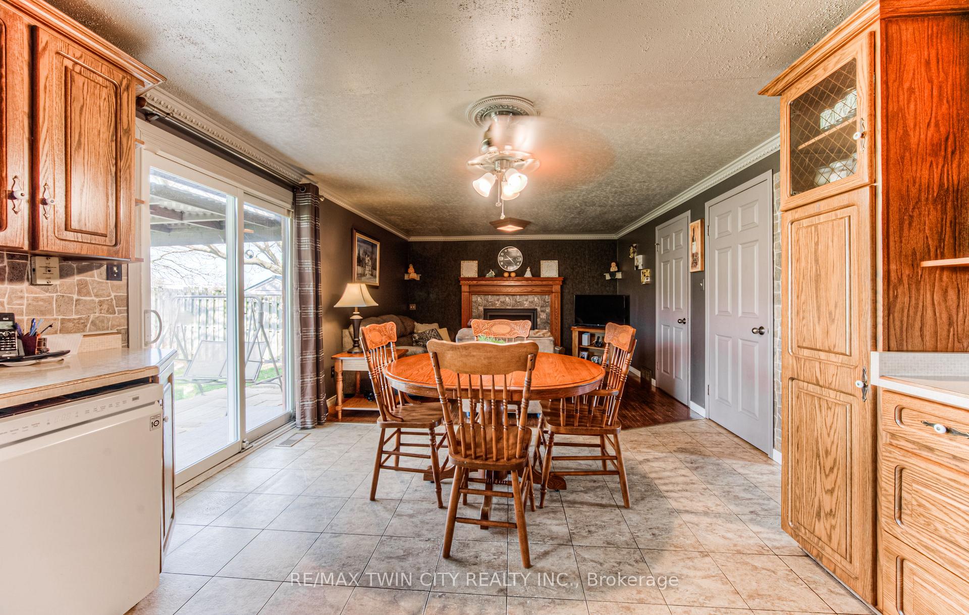Photo 20 of 76 Newbury Drive, Kitchener — HOMEH