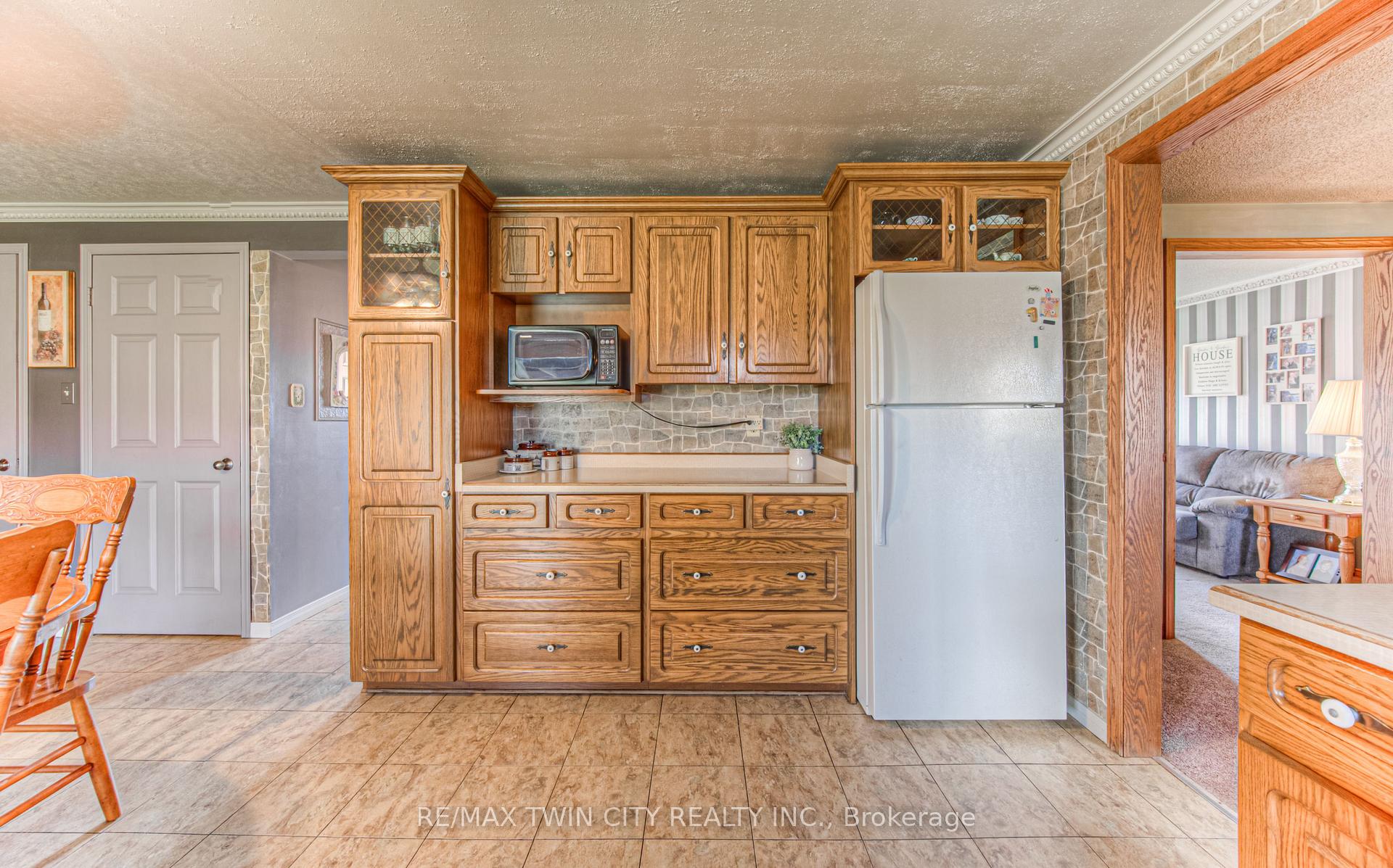 Photo 21 of 76 Newbury Drive, Kitchener — HOMEH