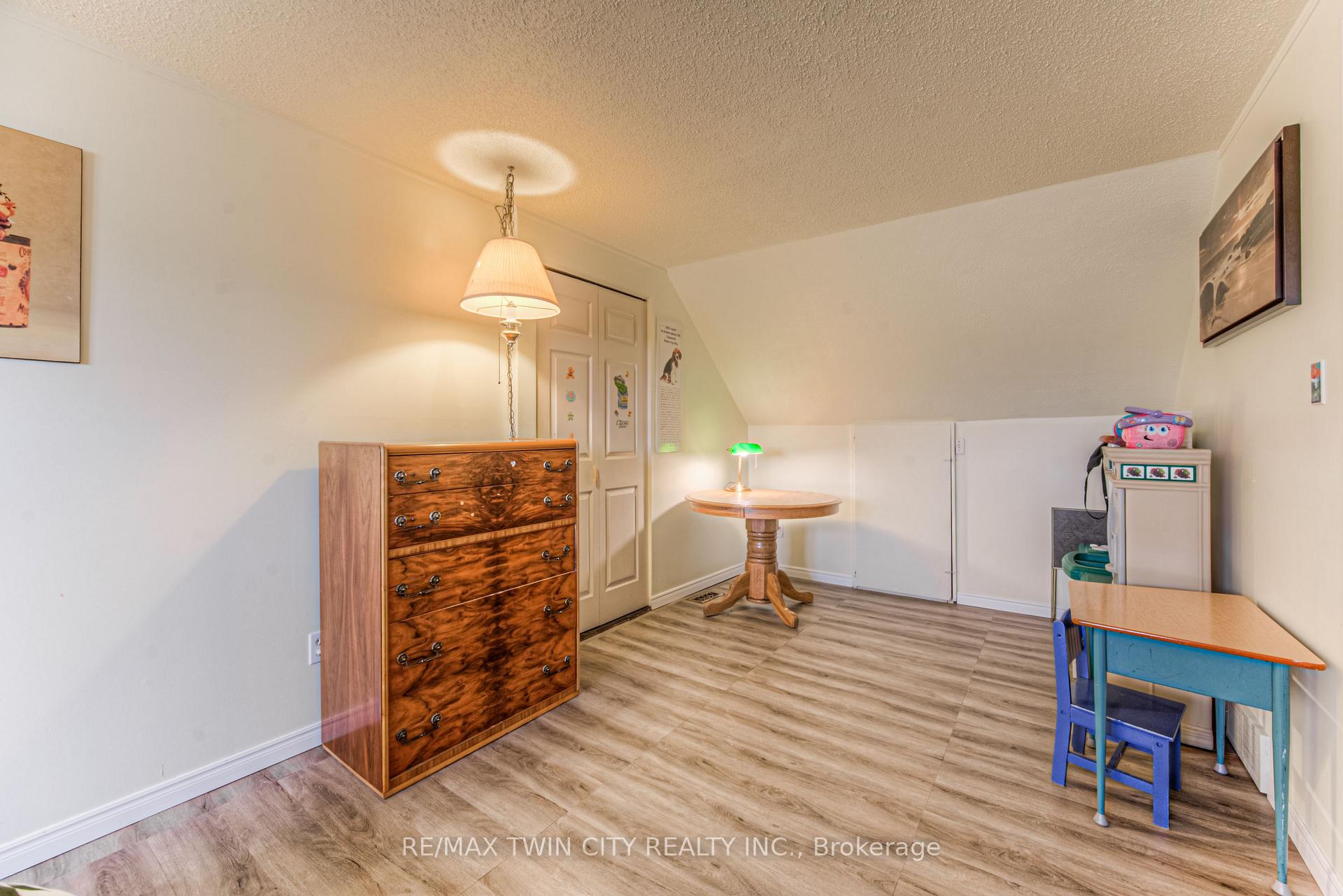 Photo 23 of 76 Newbury Drive, Kitchener — HOMEH