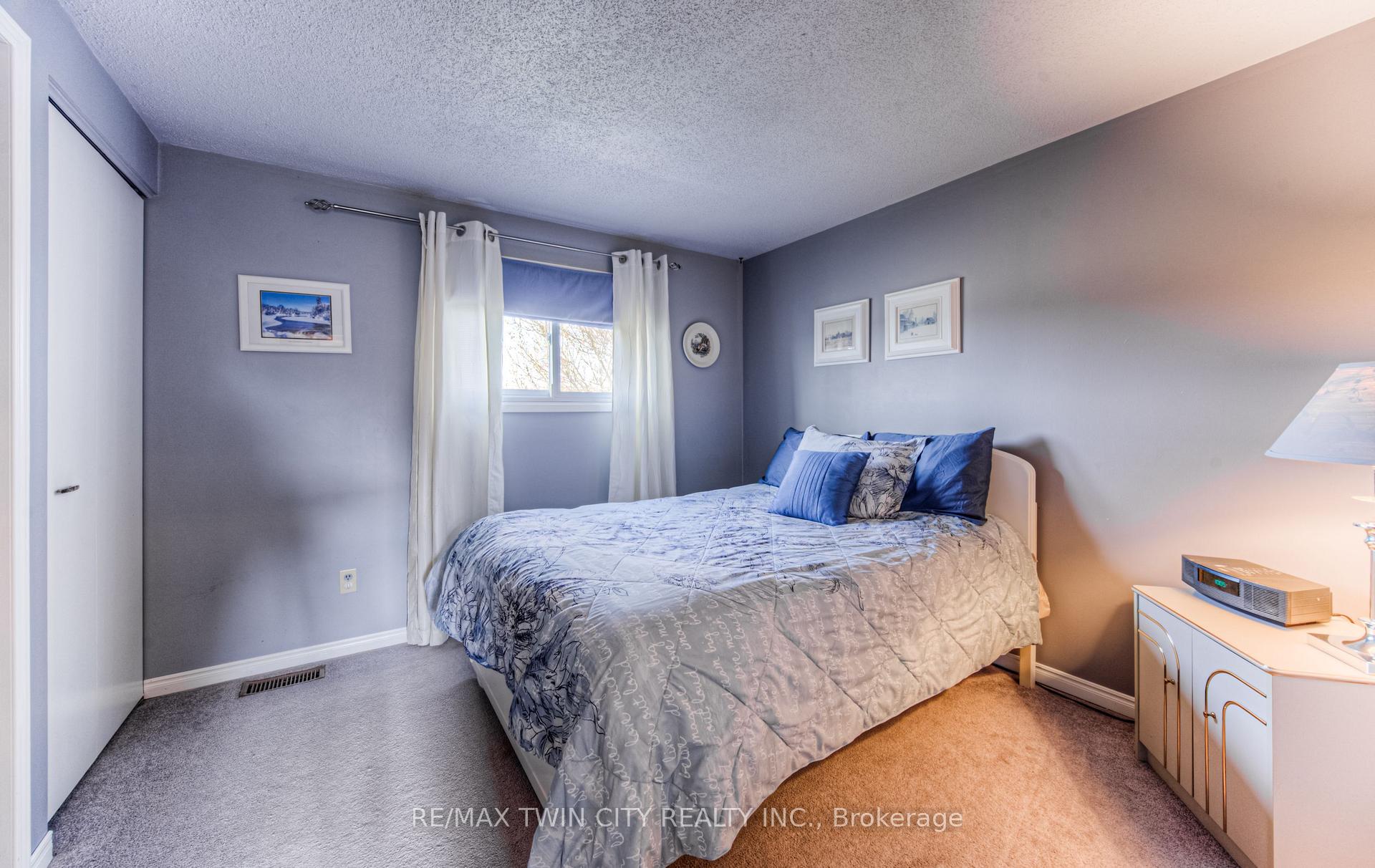 Photo 25 of 76 Newbury Drive, Kitchener — HOMEH