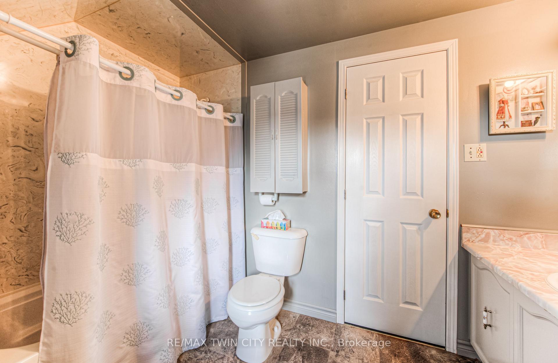 Photo 27 of 76 Newbury Drive, Kitchener — HOMEH