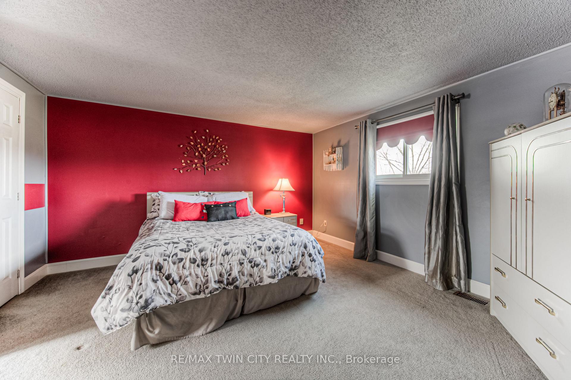 Photo 28 of 76 Newbury Drive, Kitchener — HOMEH