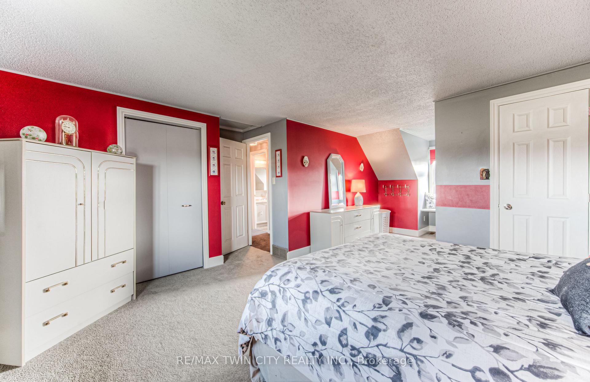 Photo 30 of 76 Newbury Drive, Kitchener — HOMEH