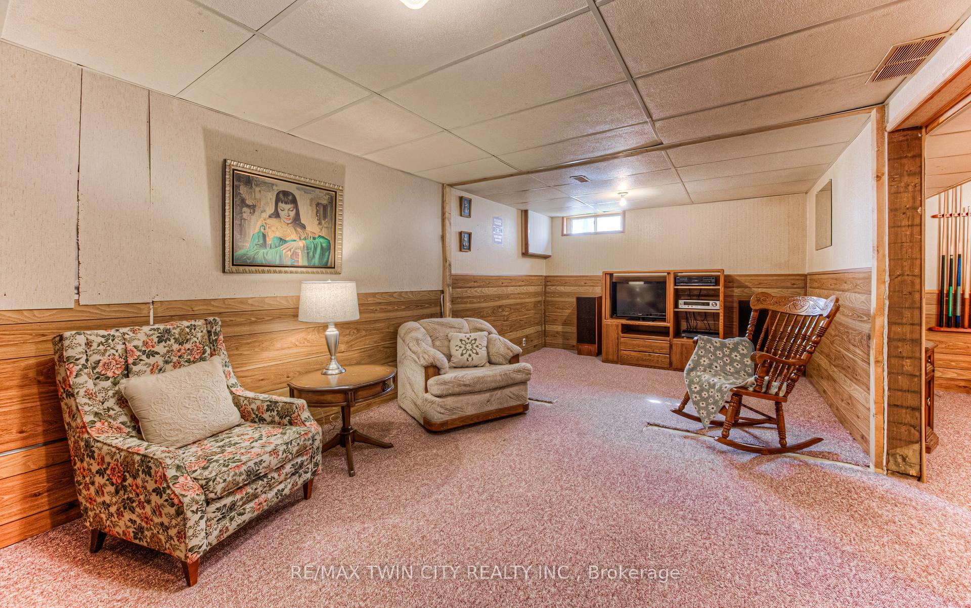 Photo 37 of 76 Newbury Drive, Kitchener — HOMEH