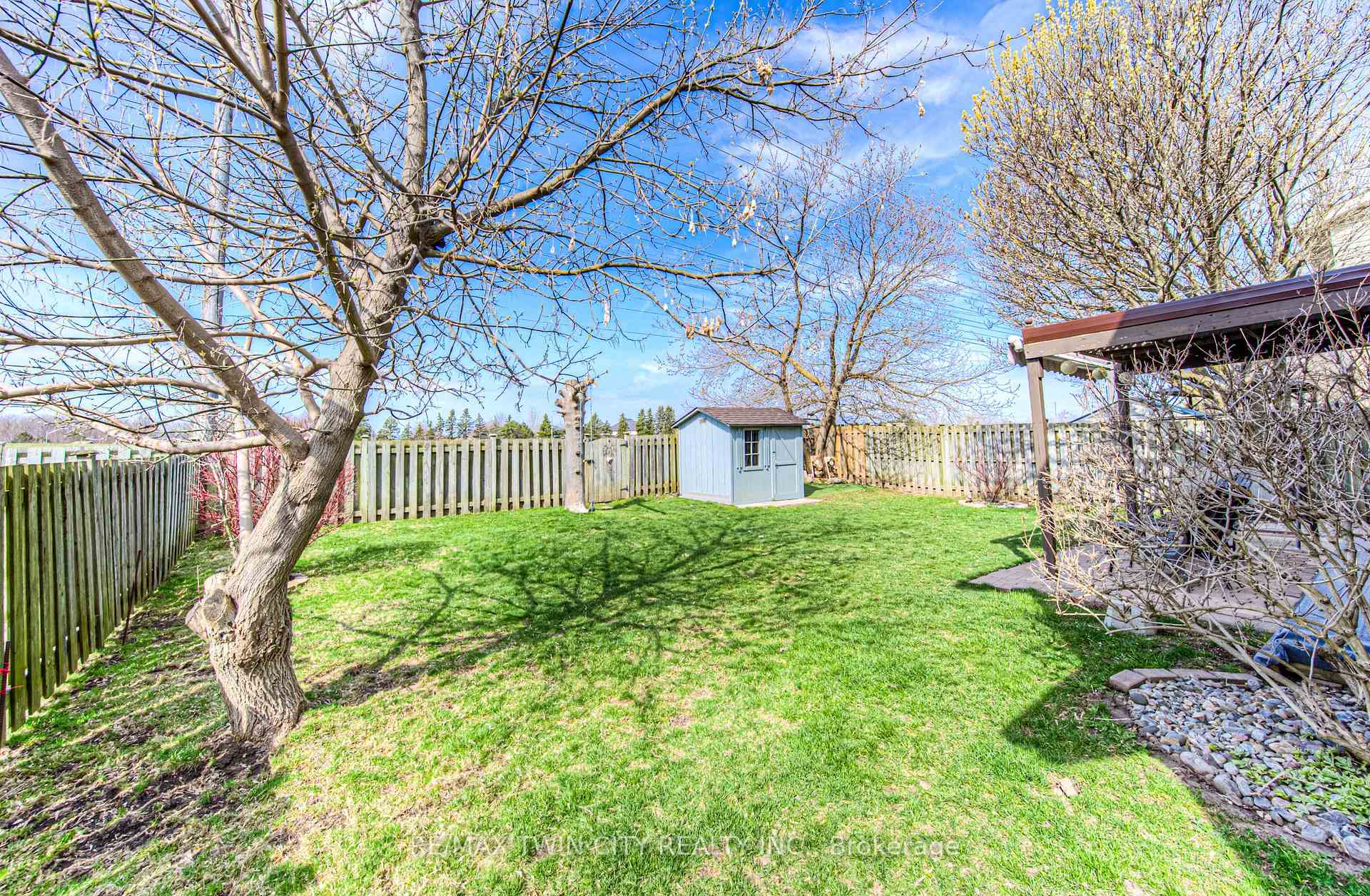 Photo 39 of 76 Newbury Drive, Kitchener — HOMEH