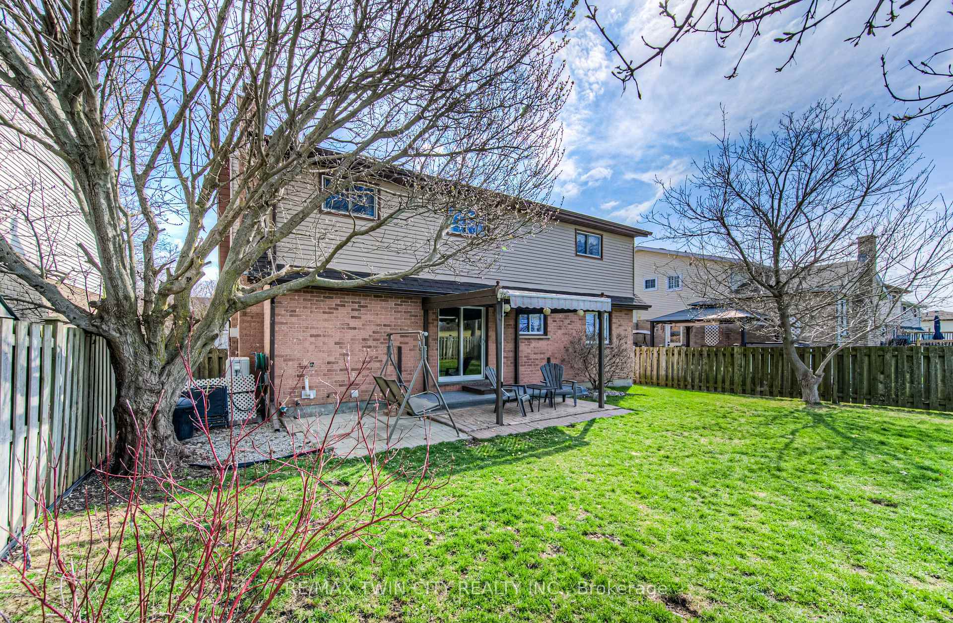 Photo 40 of 76 Newbury Drive, Kitchener — HOMEH