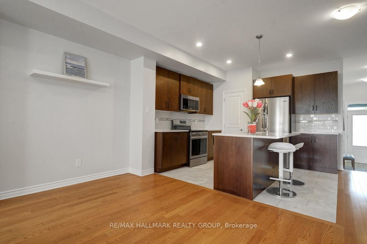 Photo 10 of 199A Shinny Avenue, Ottawa, Kanata - Emerald Meadows/Trailwest — HOMEH