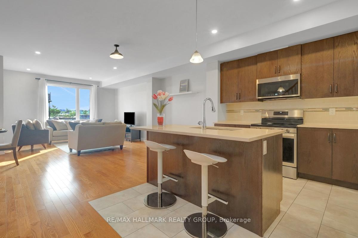 Photo 14 of 199A Shinny Avenue, Ottawa, Kanata - Emerald Meadows/Trailwest — HOMEH