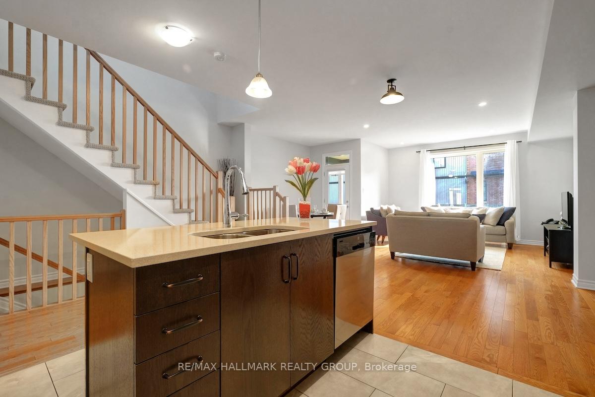 Photo 16 of 199A Shinny Avenue, Ottawa, Kanata - Emerald Meadows/Trailwest — HOMEH