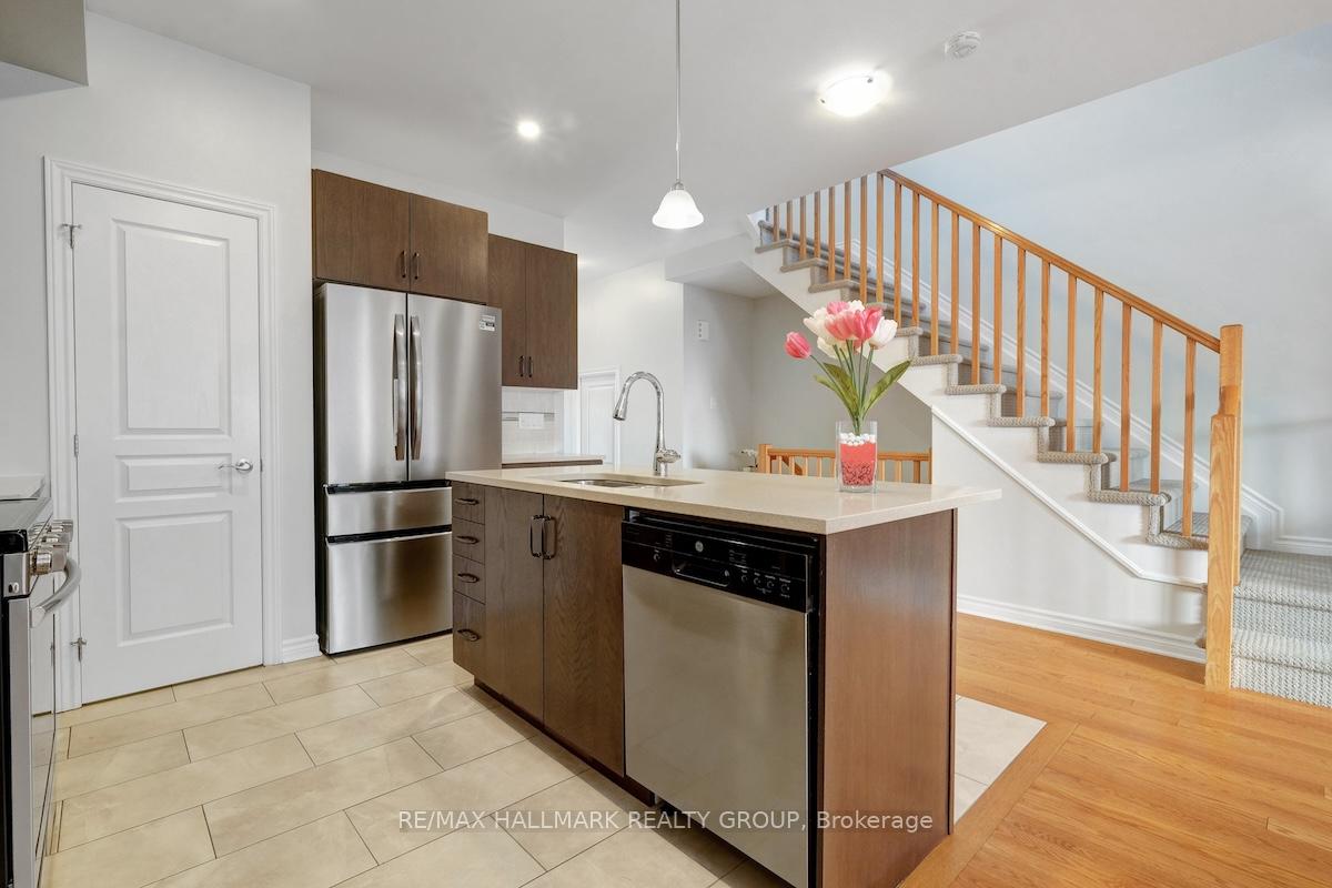 Photo 18 of 199A Shinny Avenue, Ottawa, Kanata - Emerald Meadows/Trailwest — HOMEH