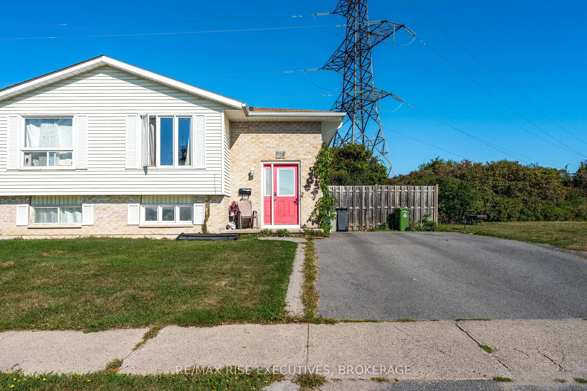 Photo 2 of 828 Bigham Court, Kingston, East Gardiners Rd — HOMEH