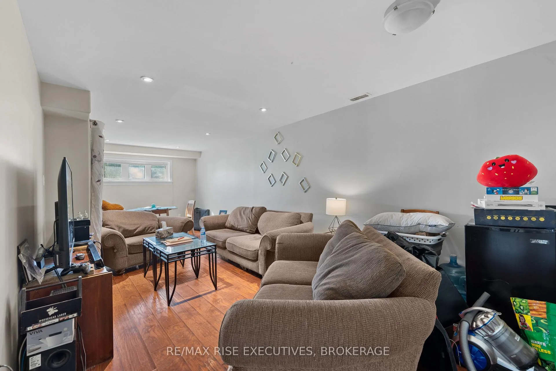 Photo 104 of 828 Bigham Court, Kingston, East Gardiners Rd — HOMEH