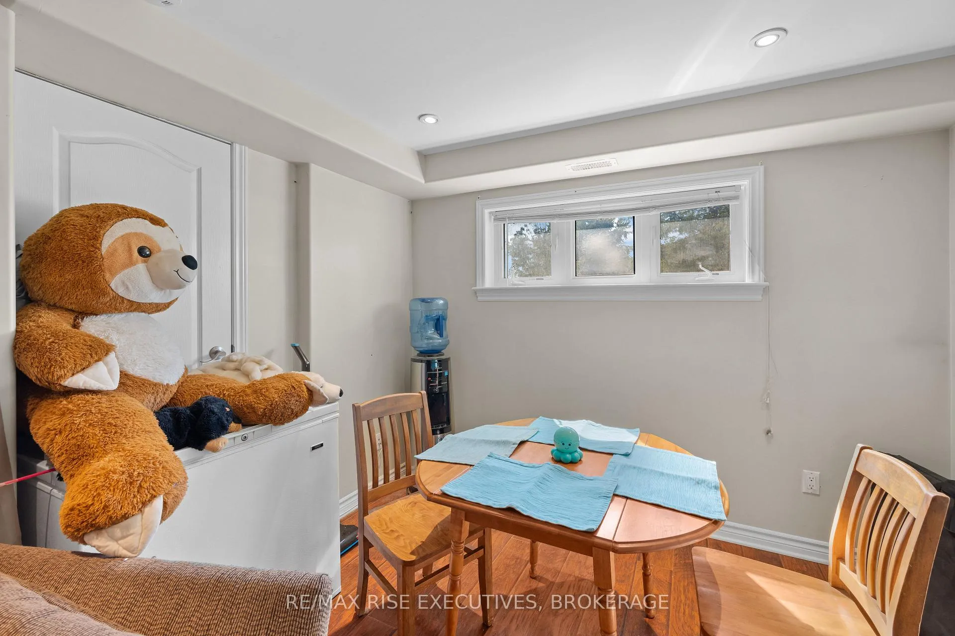 Photo 110 of 828 Bigham Court, Kingston, East Gardiners Rd — HOMEH