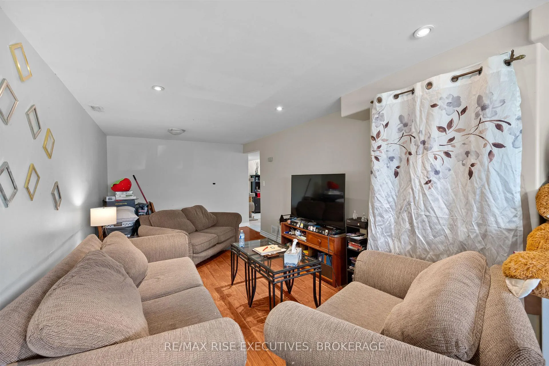 Photo 112 of 828 Bigham Court, Kingston, East Gardiners Rd — HOMEH