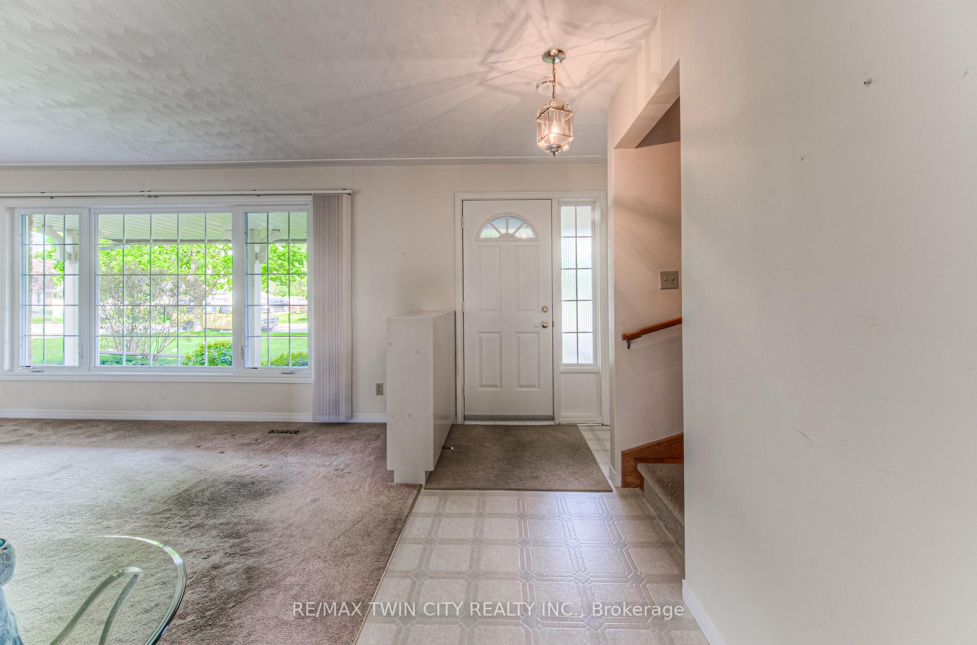 Photo 2 of 301 Greenbrook Drive, Kitchener — HOMEH