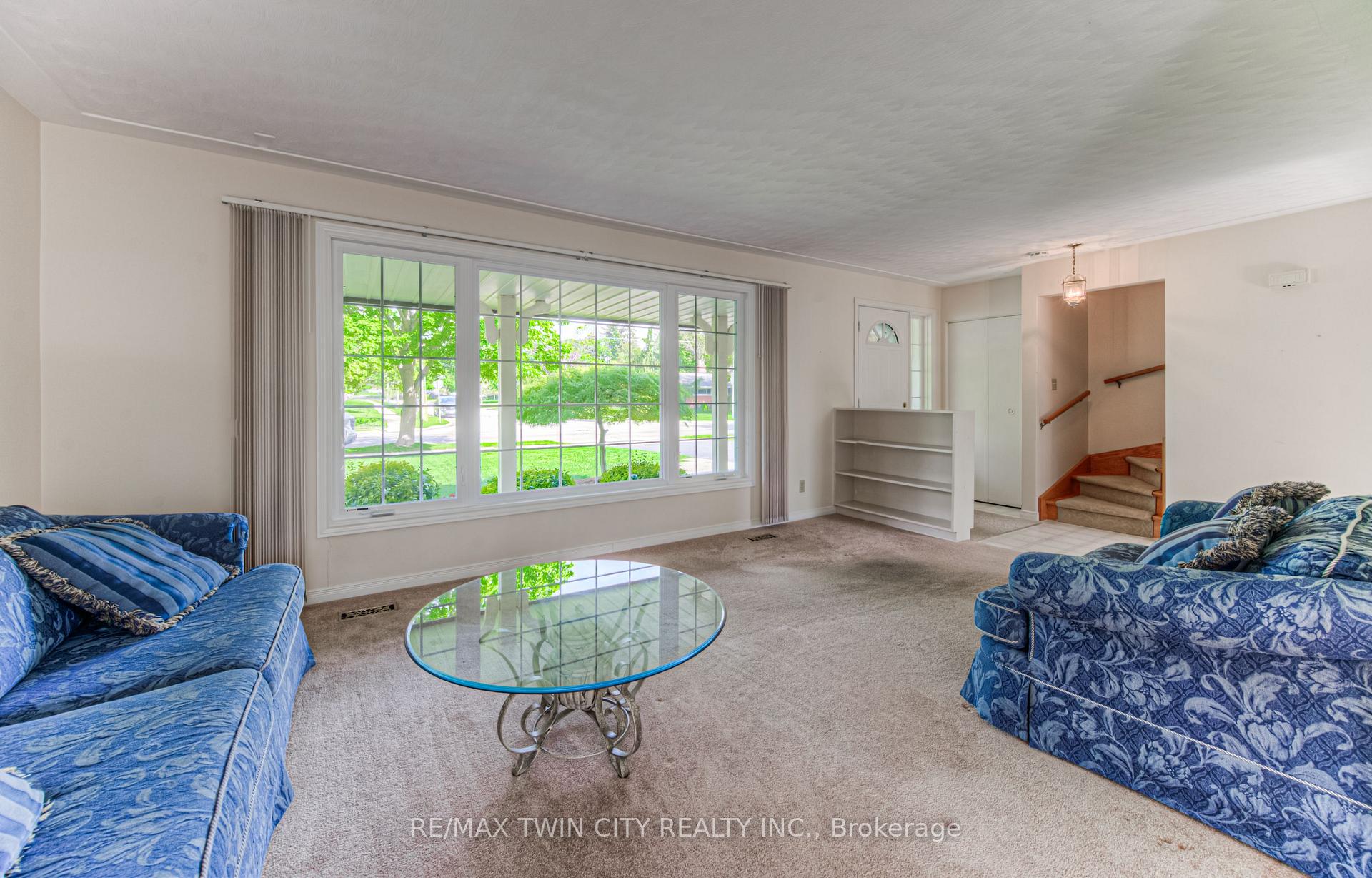 Photo 3 of 301 Greenbrook Drive, Kitchener — HOMEH