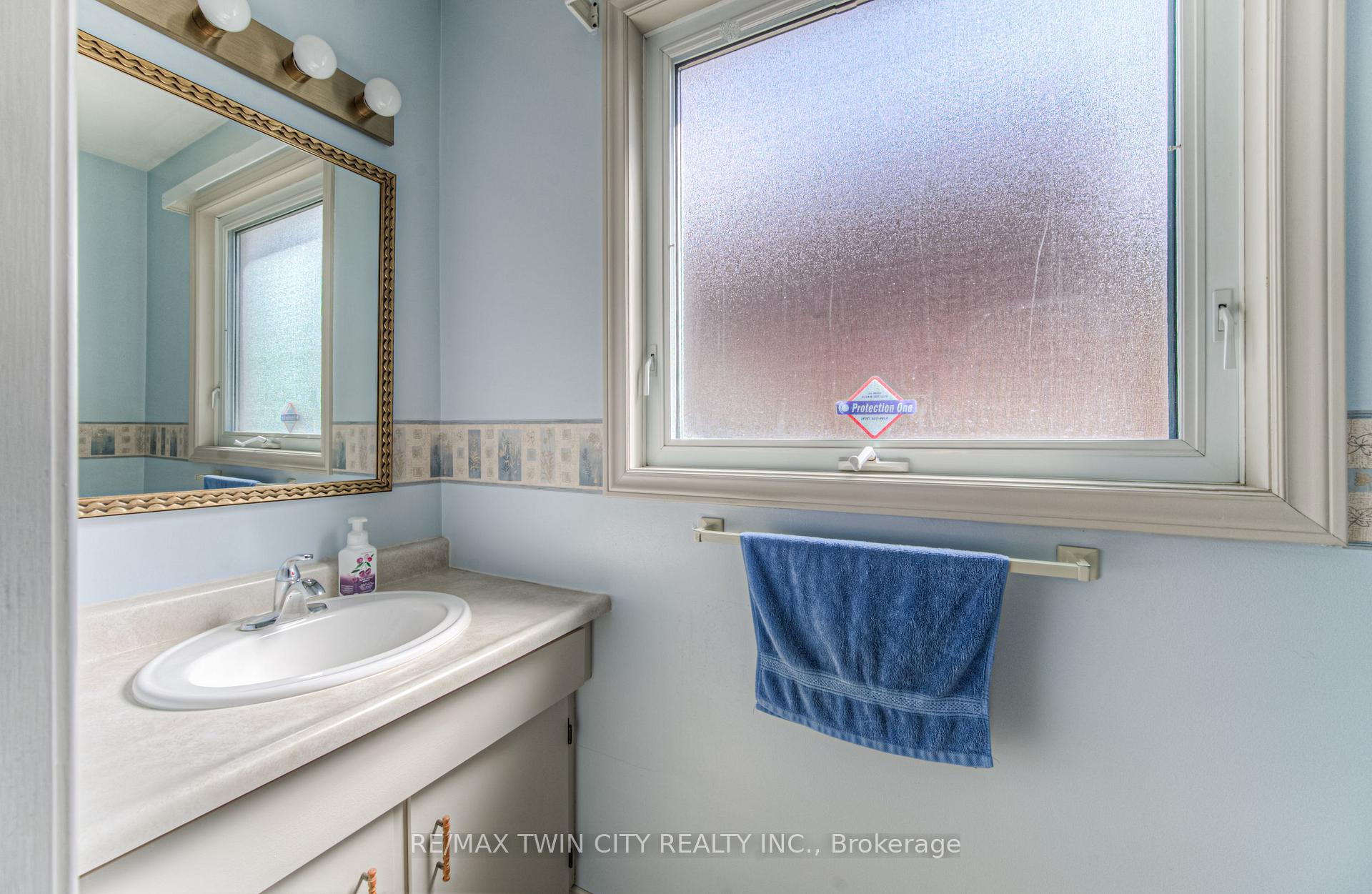 Photo 6 of 301 Greenbrook Drive, Kitchener — HOMEH