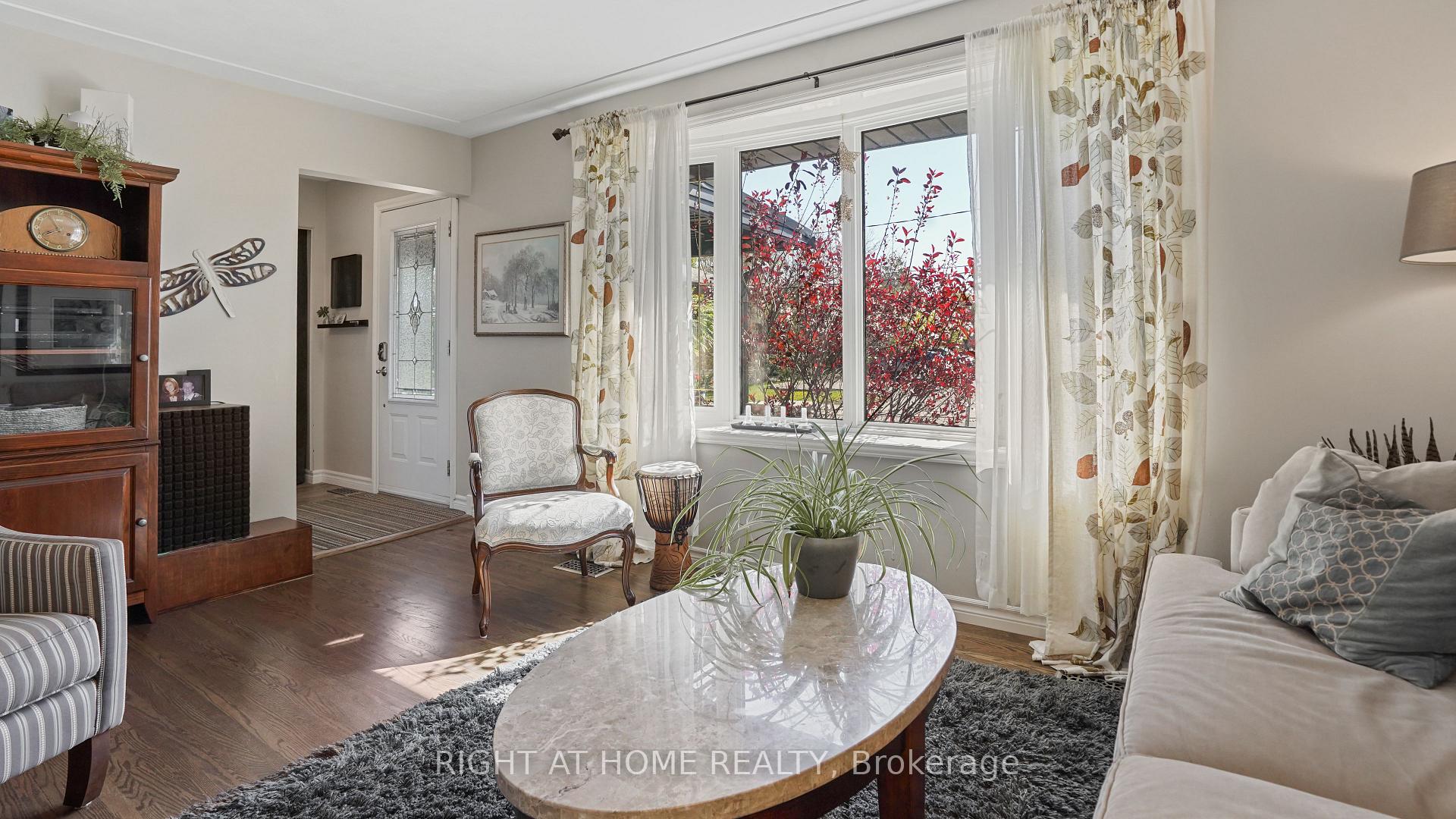 Photo 5 of 45 Bond Street, Kitchener — HOMEH