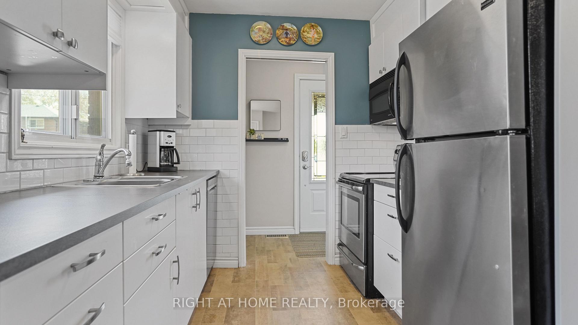 Photo 12 of 45 Bond Street, Kitchener — HOMEH