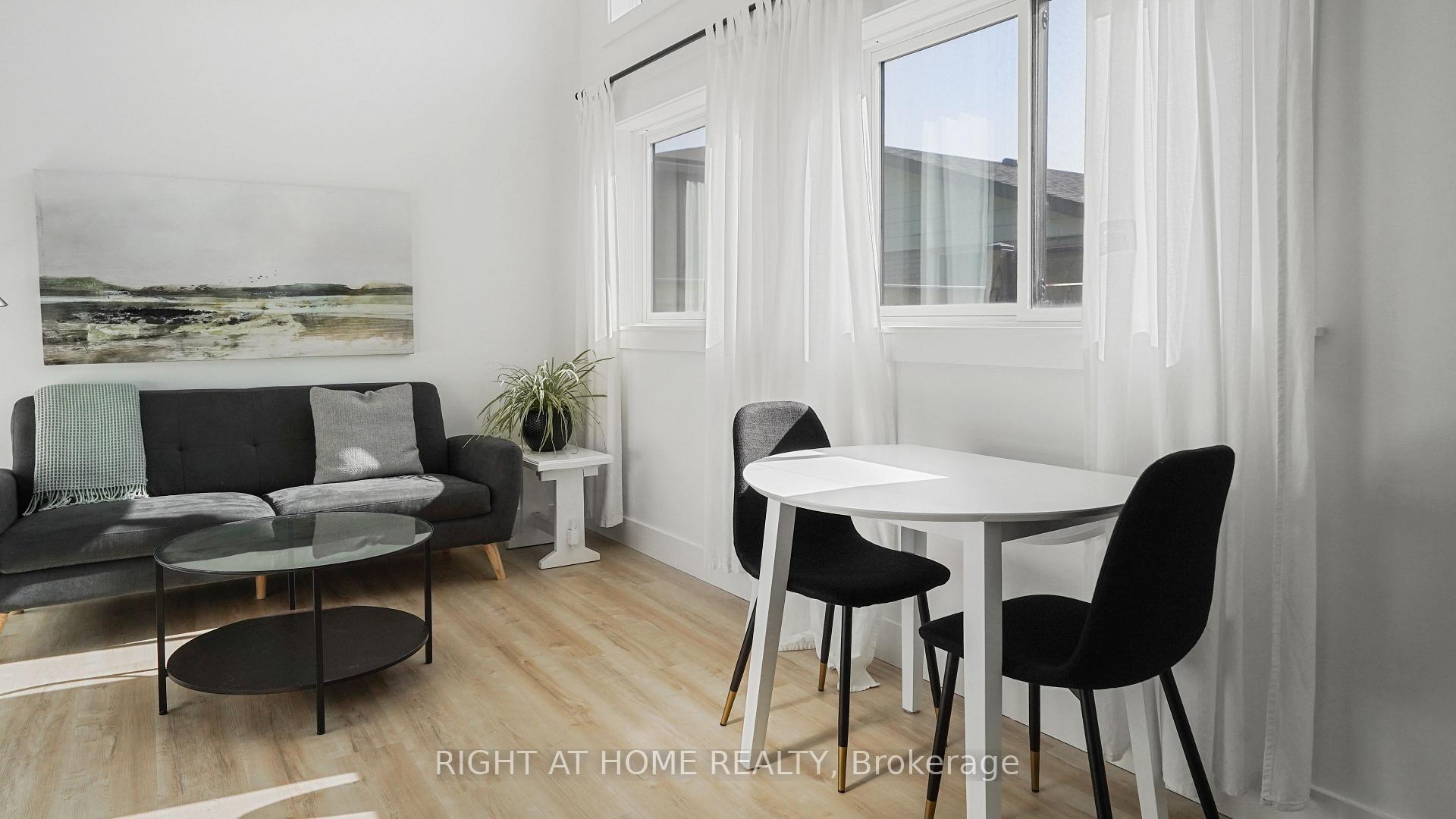 Photo 15 of 45 Bond Street, Kitchener — HOMEH