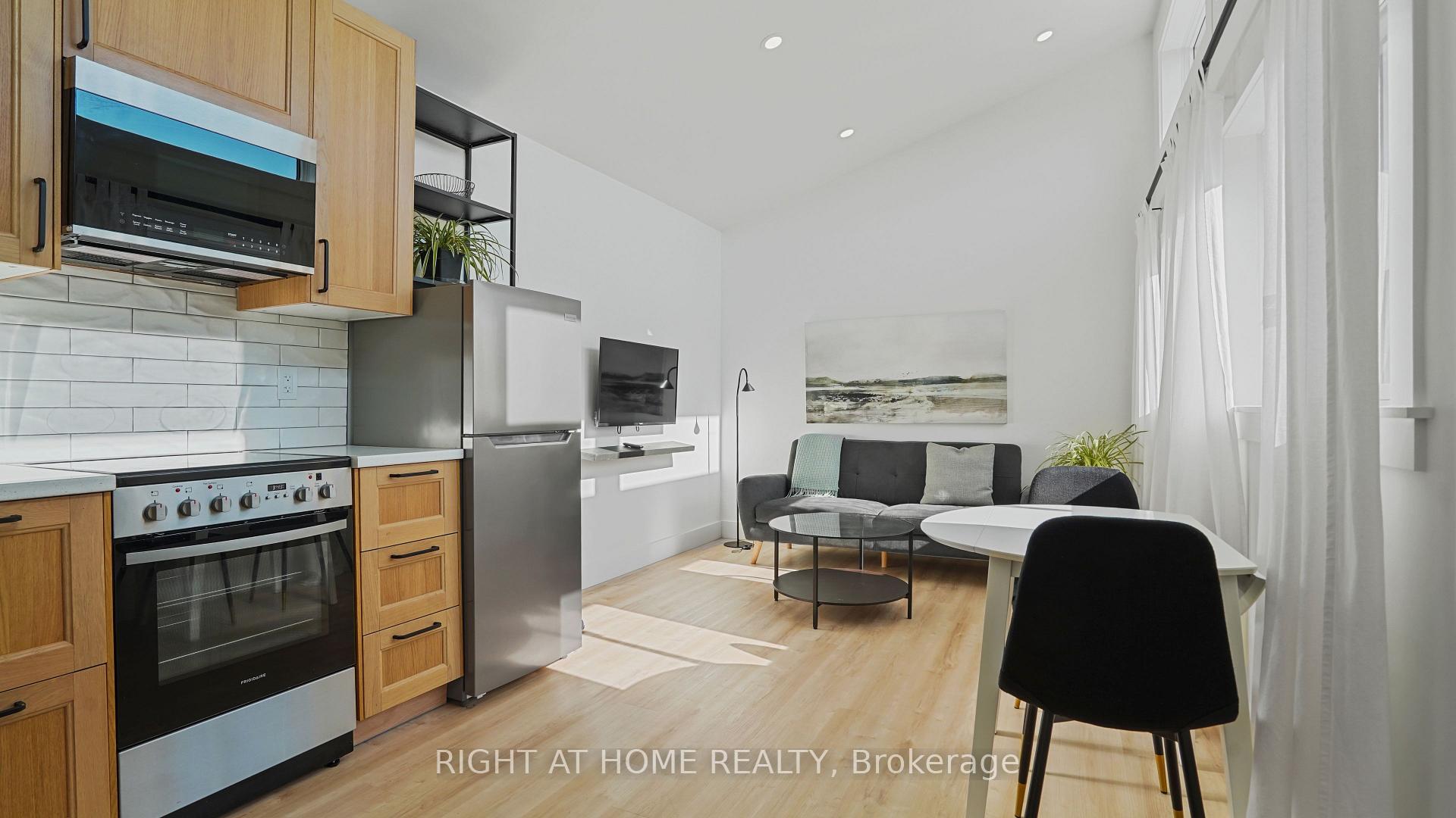 Photo 19 of 45 Bond Street, Kitchener — HOMEH