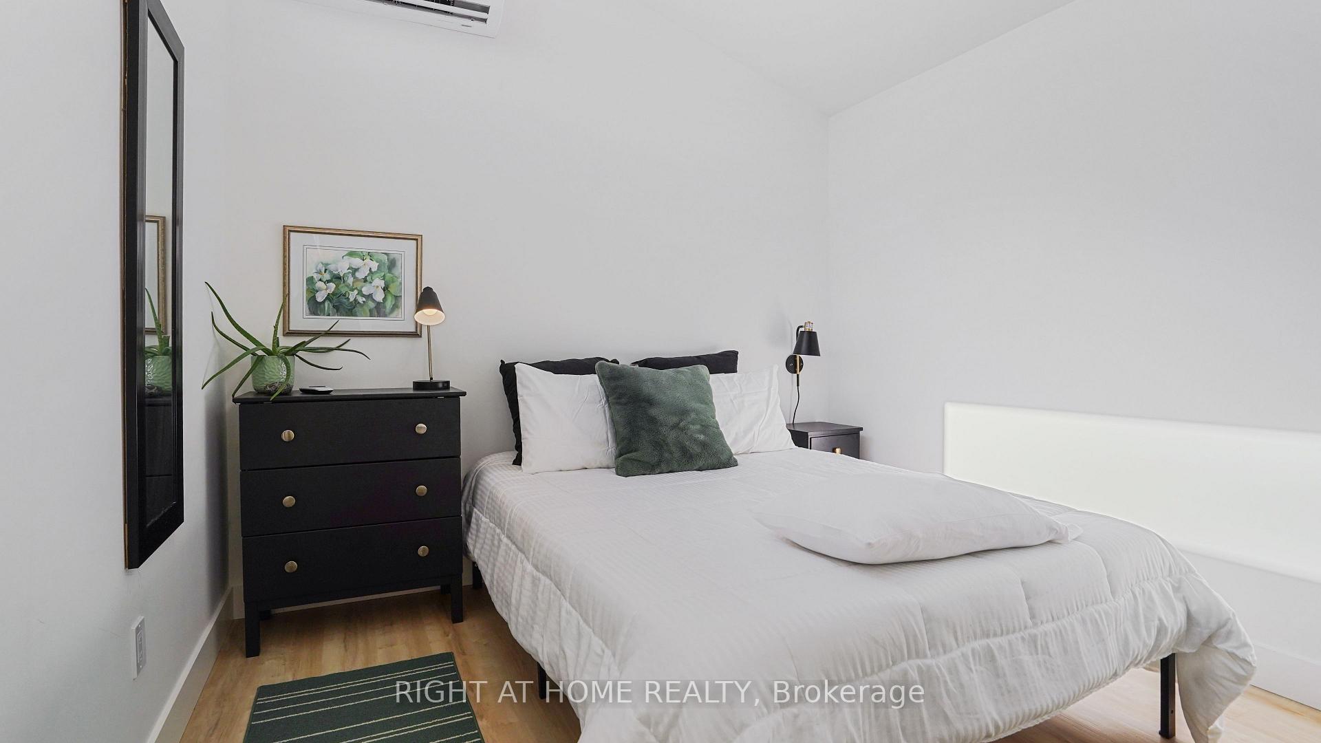 Photo 22 of 45 Bond Street, Kitchener — HOMEH