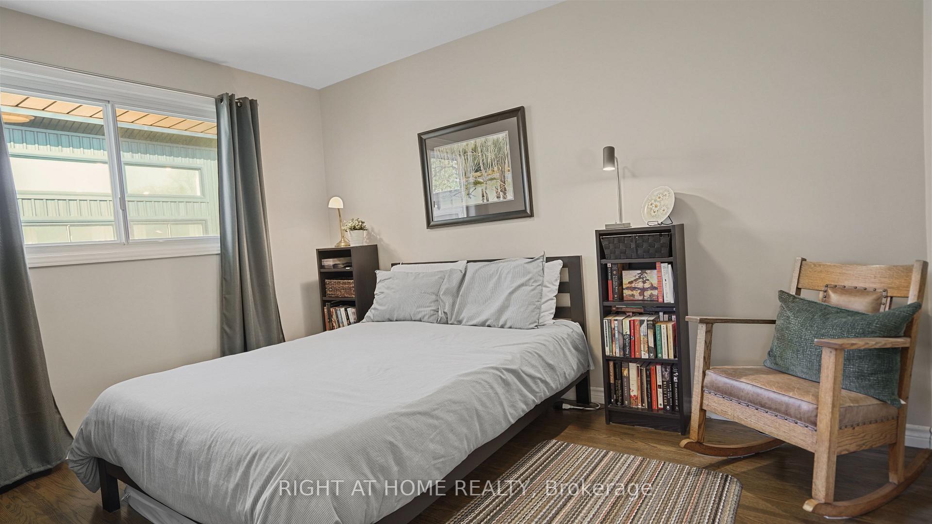 Photo 31 of 45 Bond Street, Kitchener — HOMEH