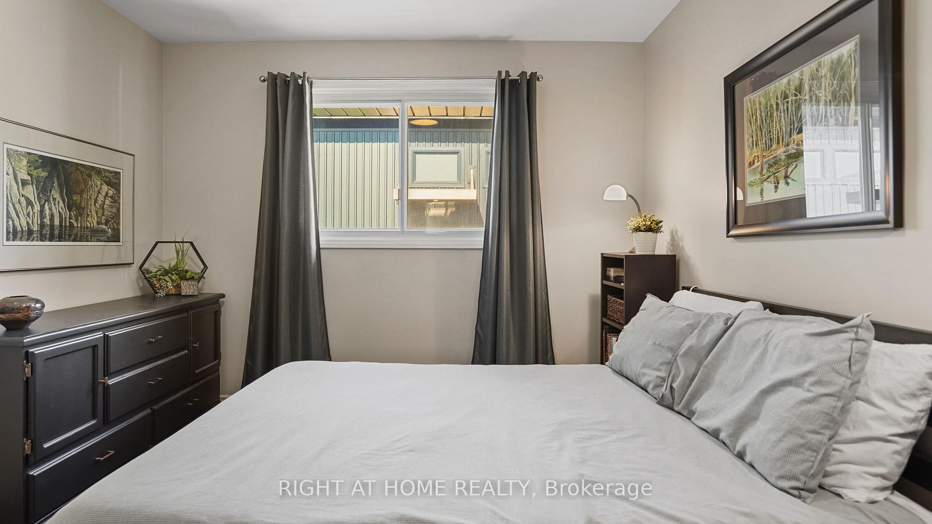 Photo 32 of 45 Bond Street, Kitchener — HOMEH
