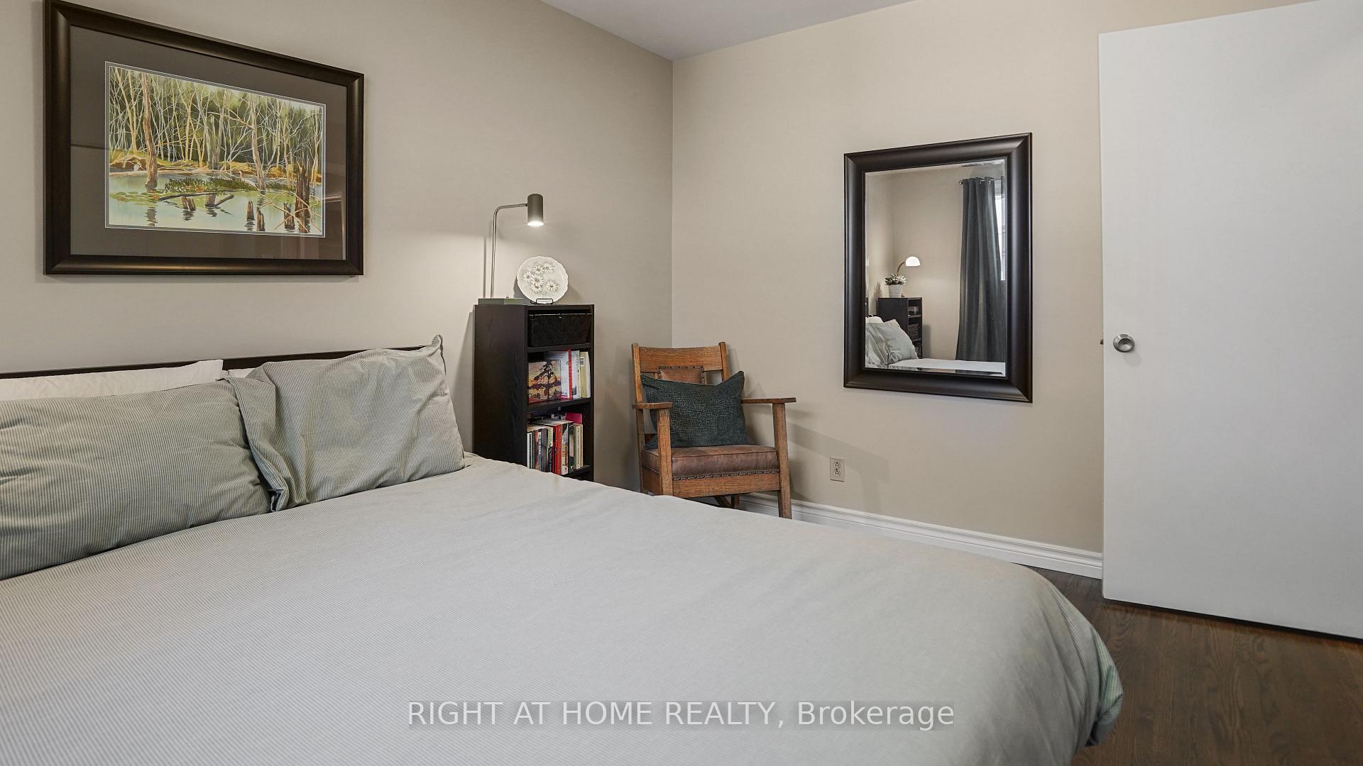 Photo 33 of 45 Bond Street, Kitchener — HOMEH
