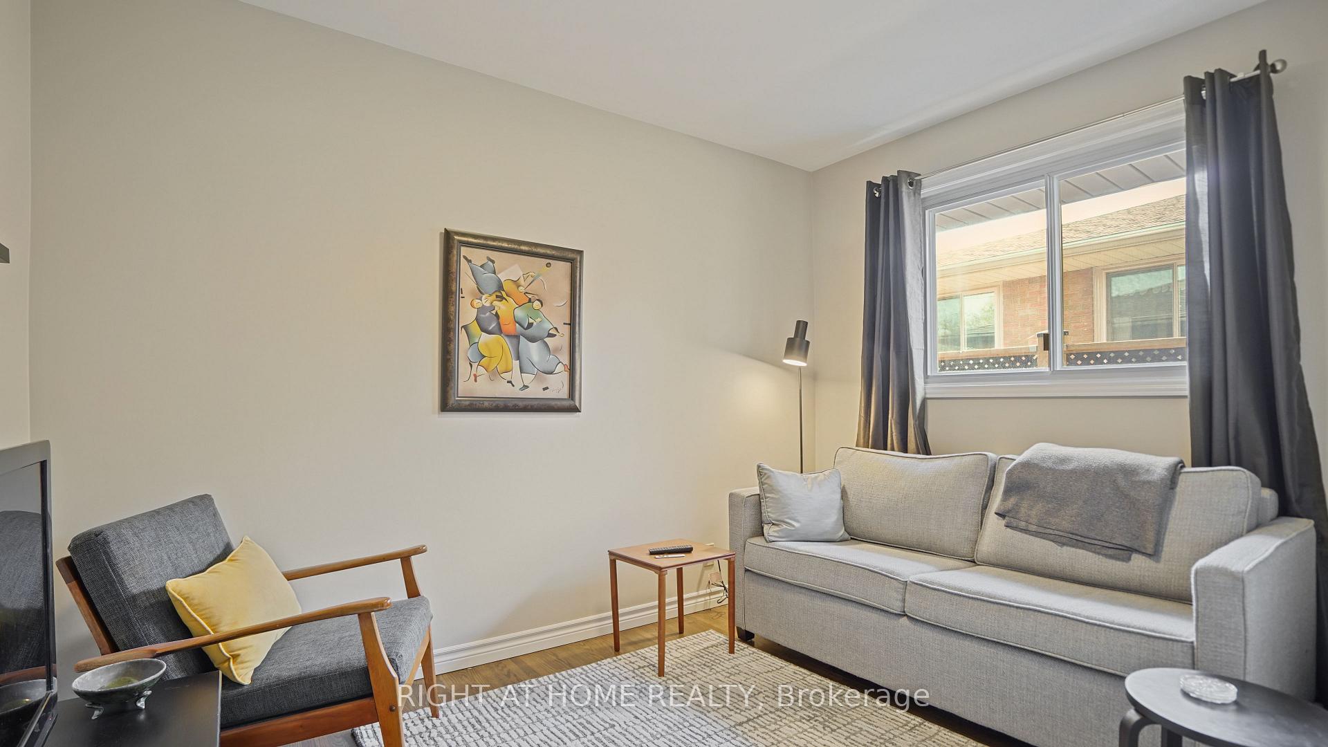 Photo 38 of 45 Bond Street, Kitchener — HOMEH