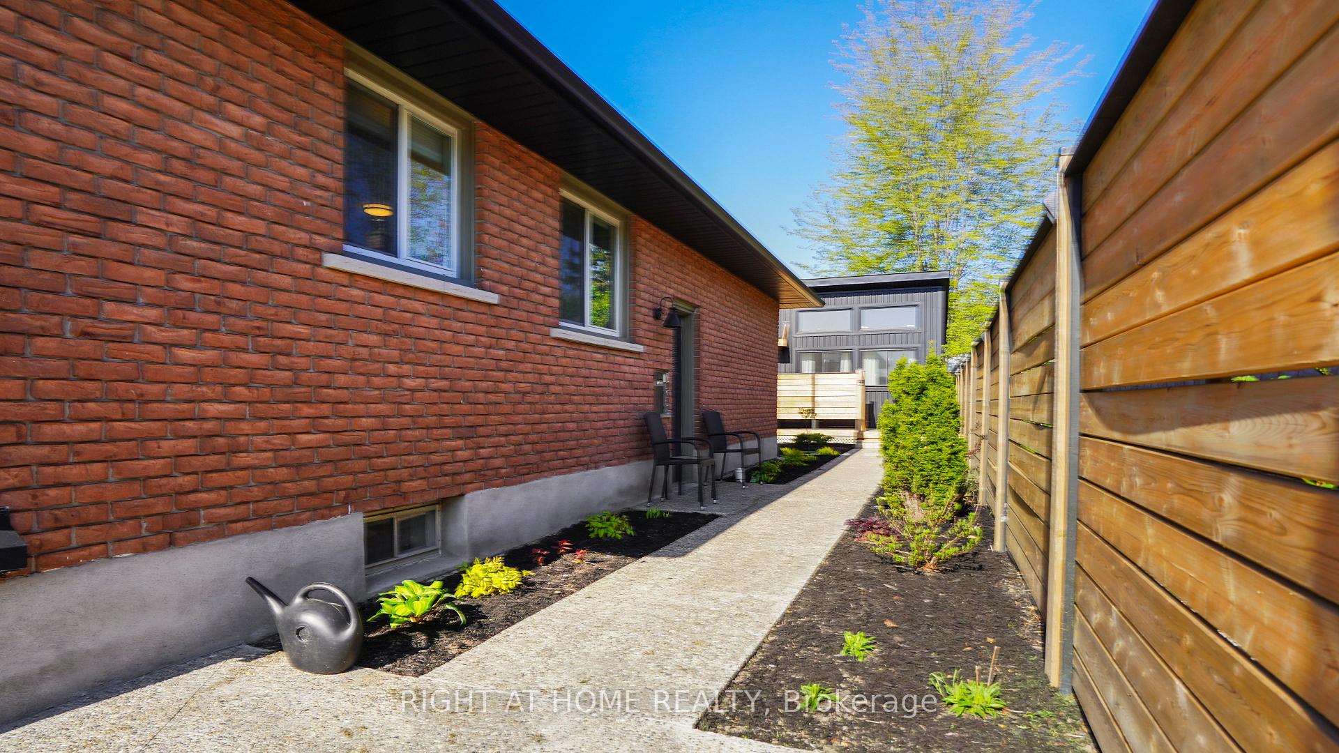 Photo 40 of 45 Bond Street, Kitchener — HOMEH