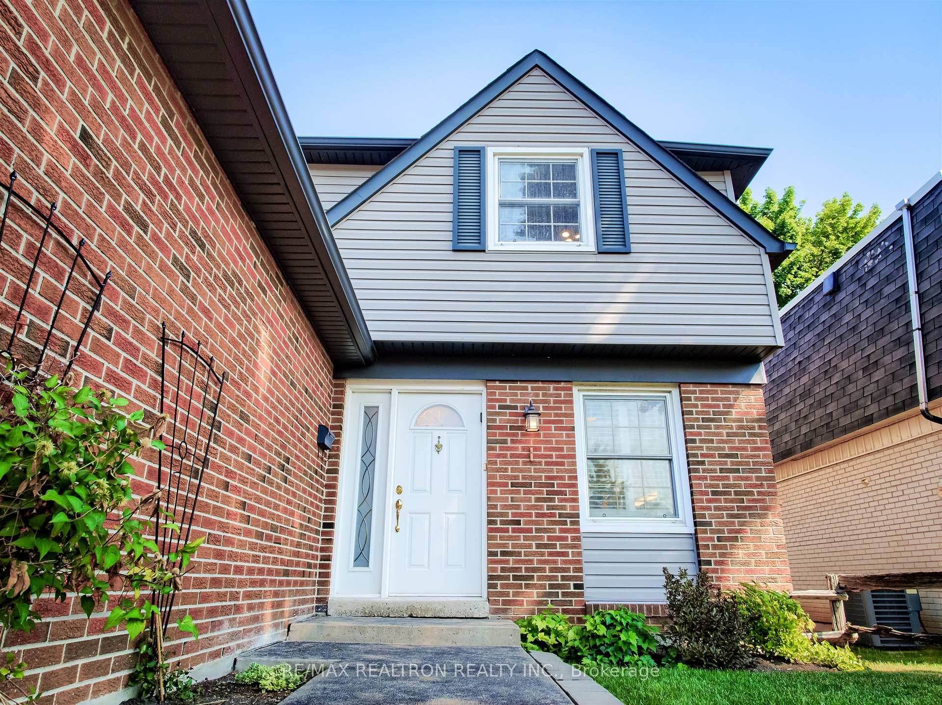 Photo 3 of 26 Ravengloss Drive, Markham, German Mills — HOMEH