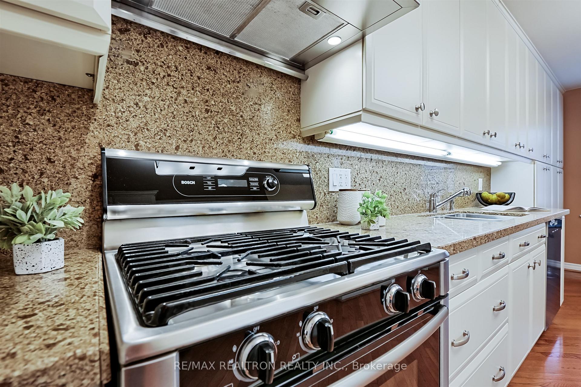 Photo 17 of 26 Ravengloss Drive, Markham, German Mills — HOMEH