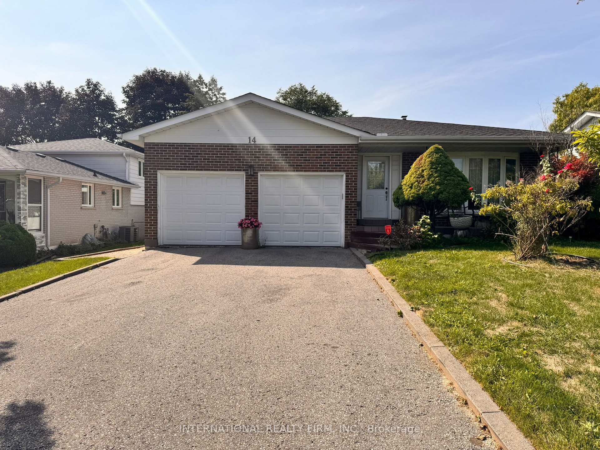 Photo 2 of Unit Basement, 14 Blue Spruce Lane, Markham, Royal Orchard — HOMEH