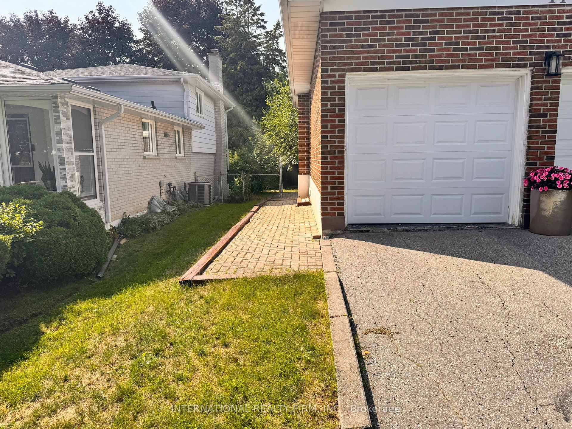 Photo 3 of Unit Basement, 14 Blue Spruce Lane, Markham, Royal Orchard — HOMEH