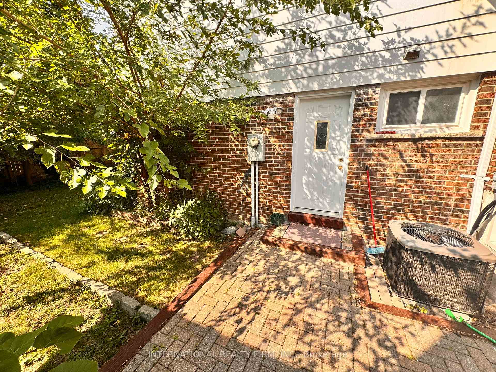 Photo 4 of Unit Basement, 14 Blue Spruce Lane, Markham, Royal Orchard — HOMEH