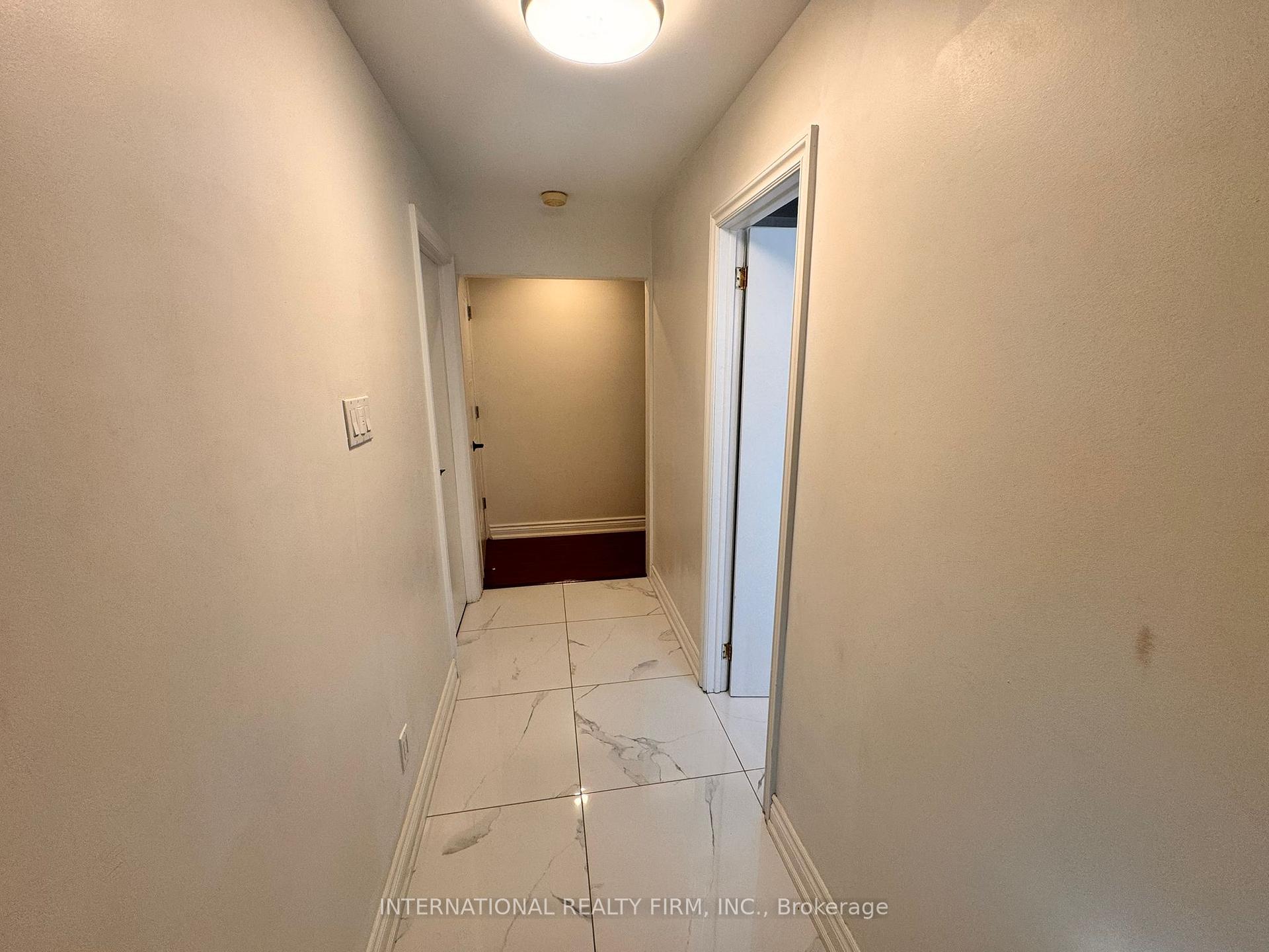 Photo 5 of Unit Basement, 14 Blue Spruce Lane, Markham, Royal Orchard — HOMEH