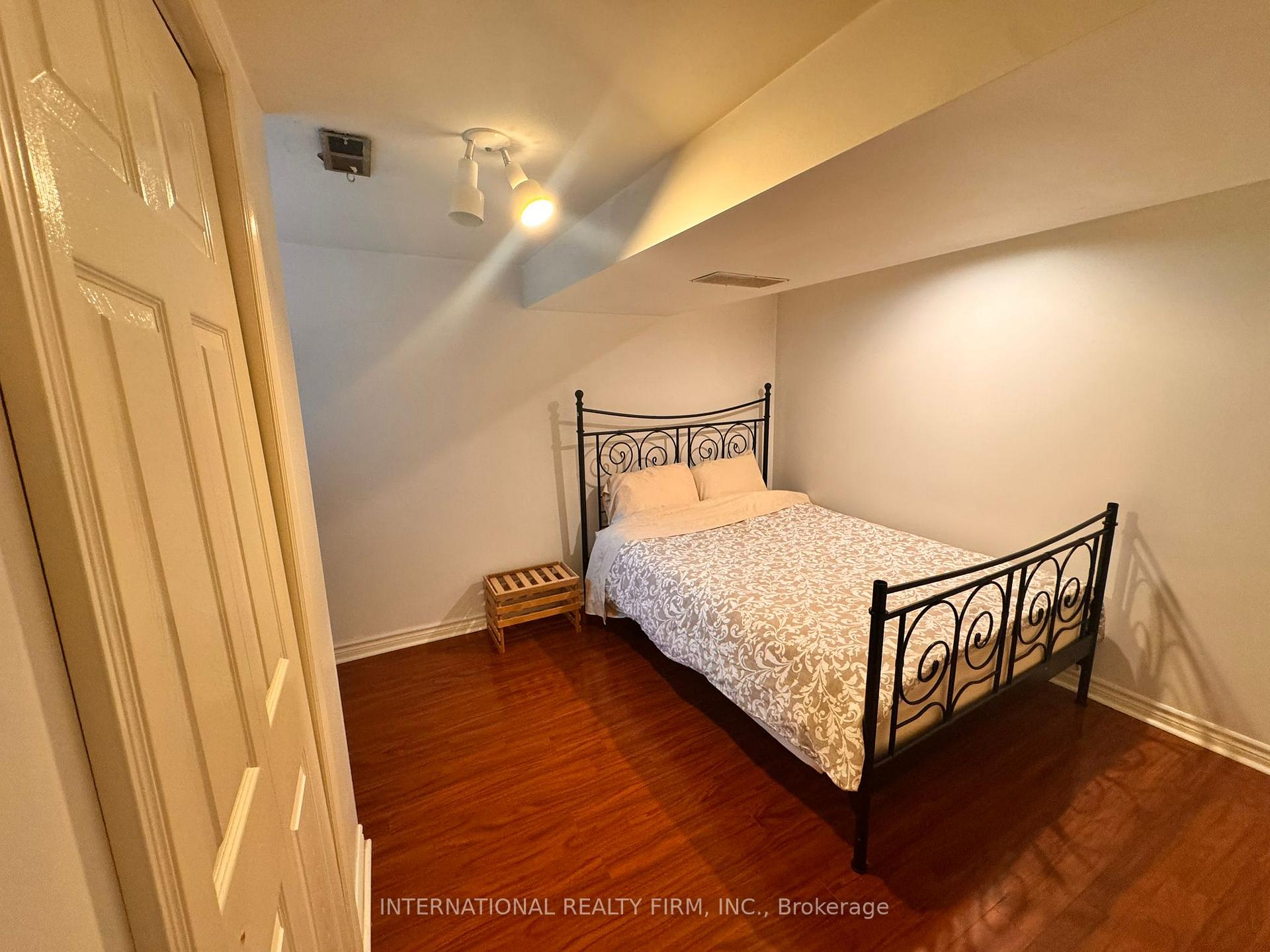 Photo 10 of Unit Basement, 14 Blue Spruce Lane, Markham, Royal Orchard — HOMEH