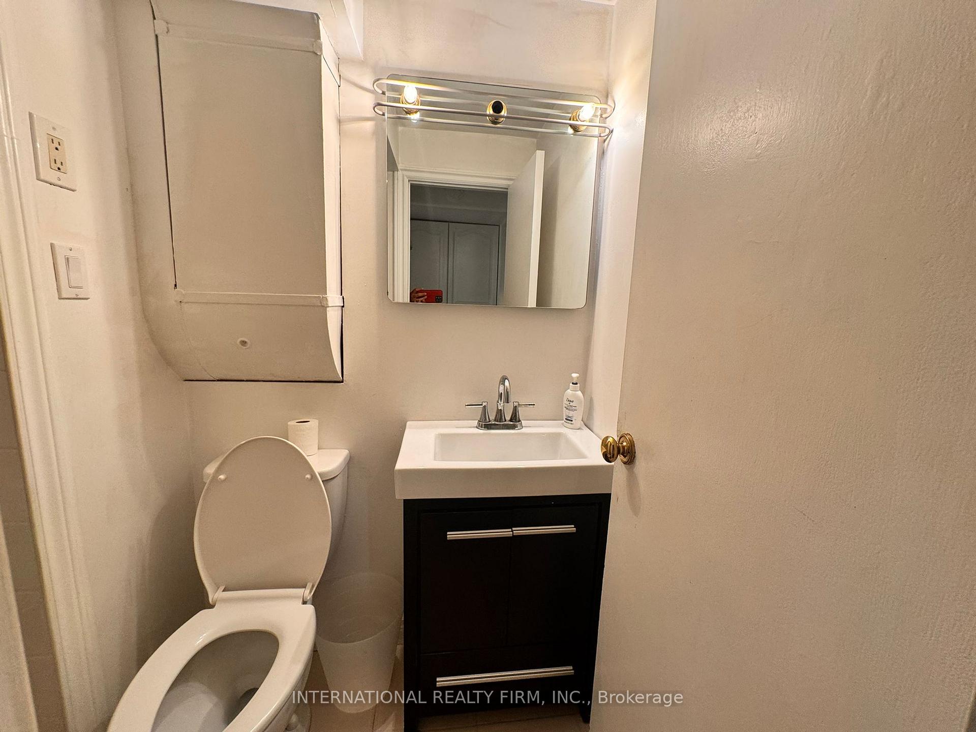 Photo 12 of Unit Basement, 14 Blue Spruce Lane, Markham, Royal Orchard — HOMEH