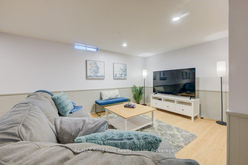 Photo 3 of 57 Royal Orchard Drive, Kitchener — HOMEH