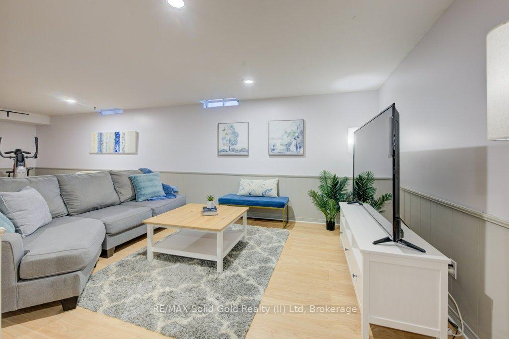 Photo 5 of 57 Royal Orchard Drive, Kitchener — HOMEH
