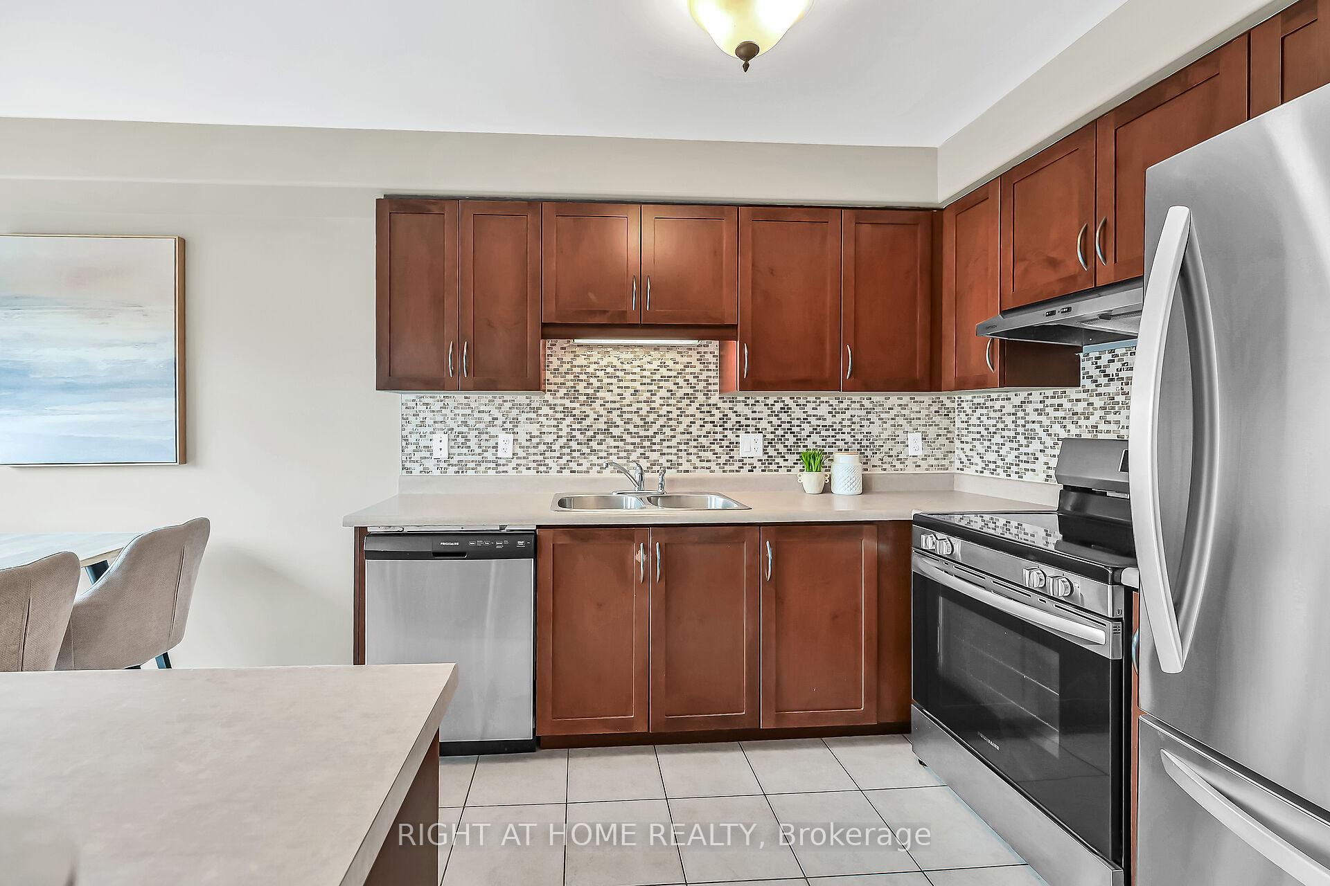 Photo 12 of Unit 21, 242 Upper Mount Albion Road, Hamilton, Stoney Creek Mountain — HOMEH