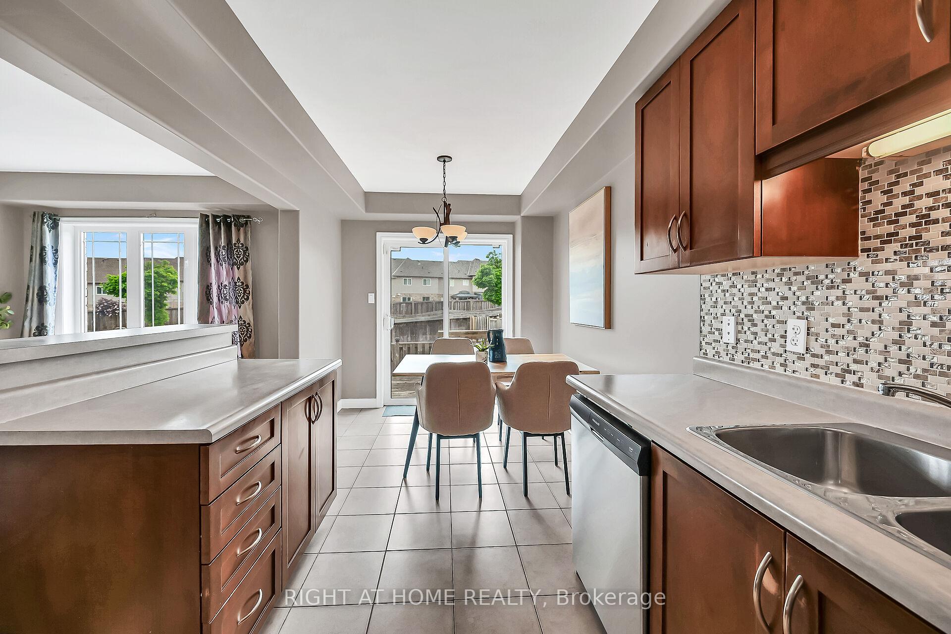 Photo 13 of Unit 21, 242 Upper Mount Albion Road, Hamilton, Stoney Creek Mountain — HOMEH