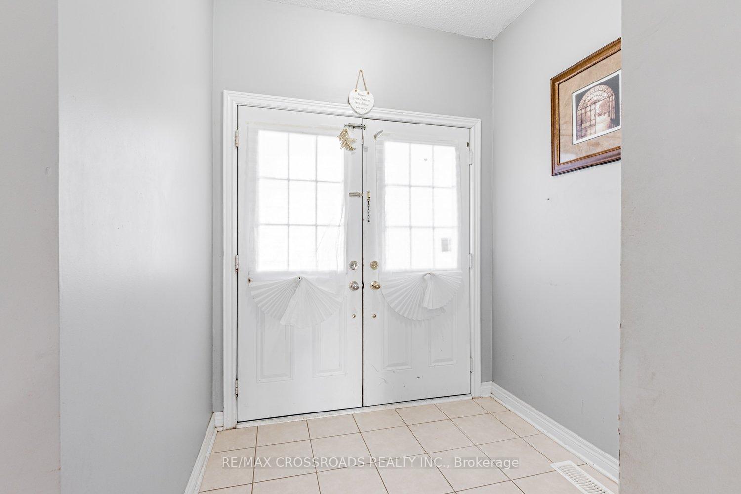Photo 2 of 81 Lahore Crescent, Markham, Cedarwood — HOMEH