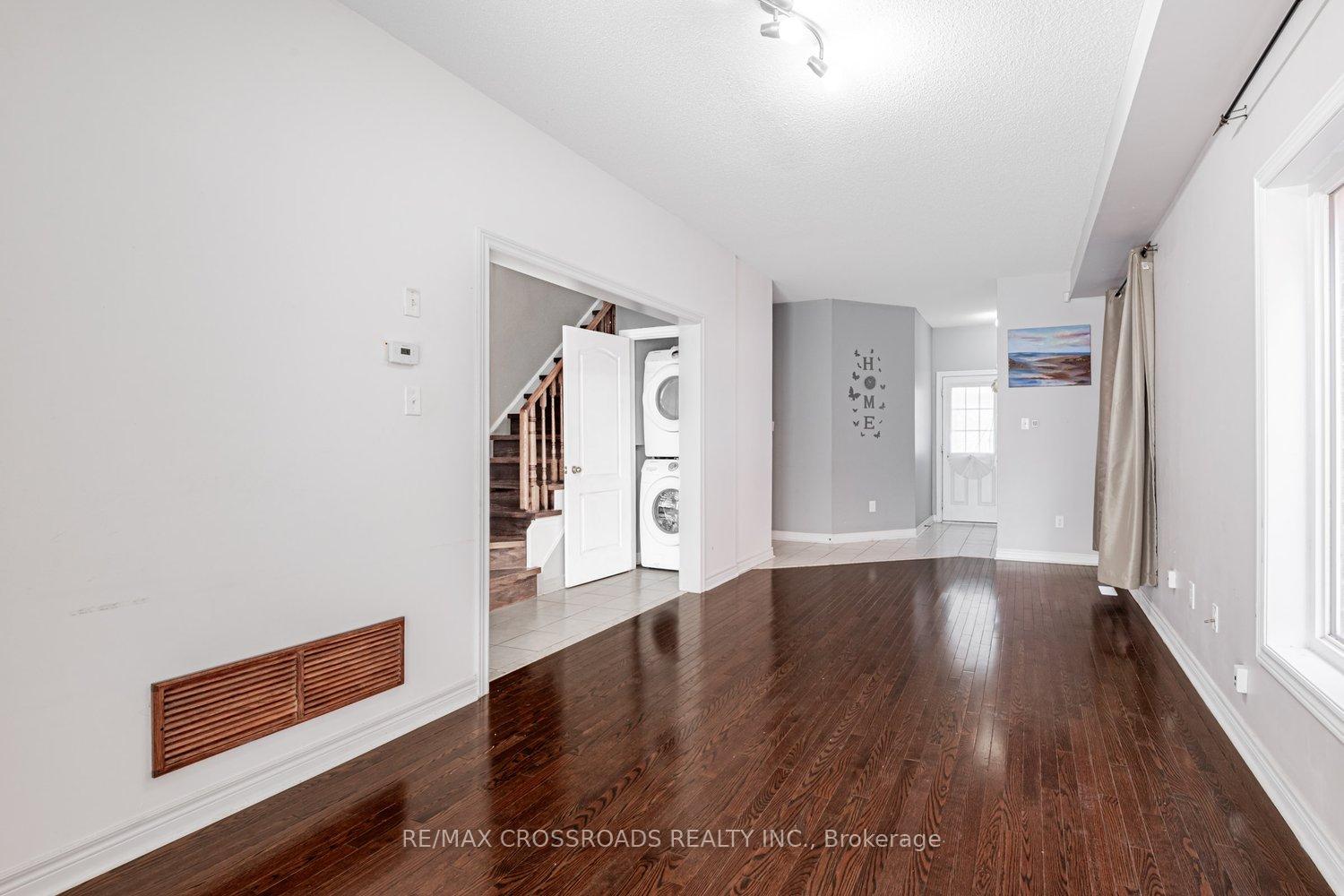 Photo 3 of 81 Lahore Crescent, Markham, Cedarwood — HOMEH