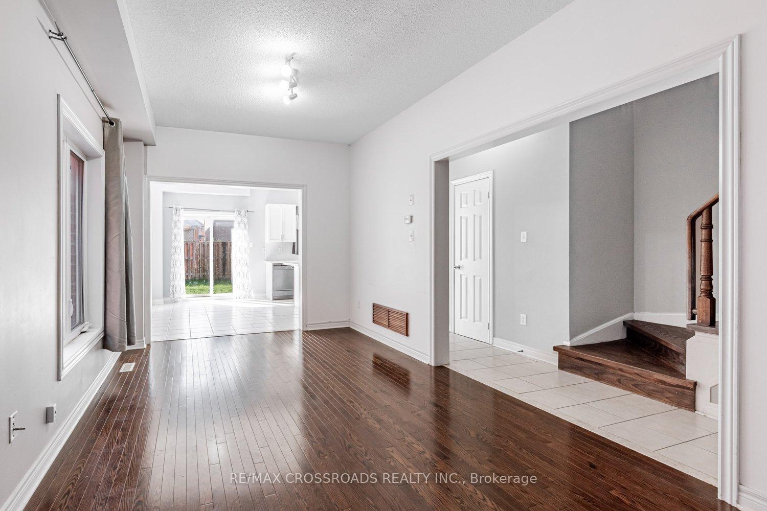 Photo 4 of 81 Lahore Crescent, Markham, Cedarwood — HOMEH